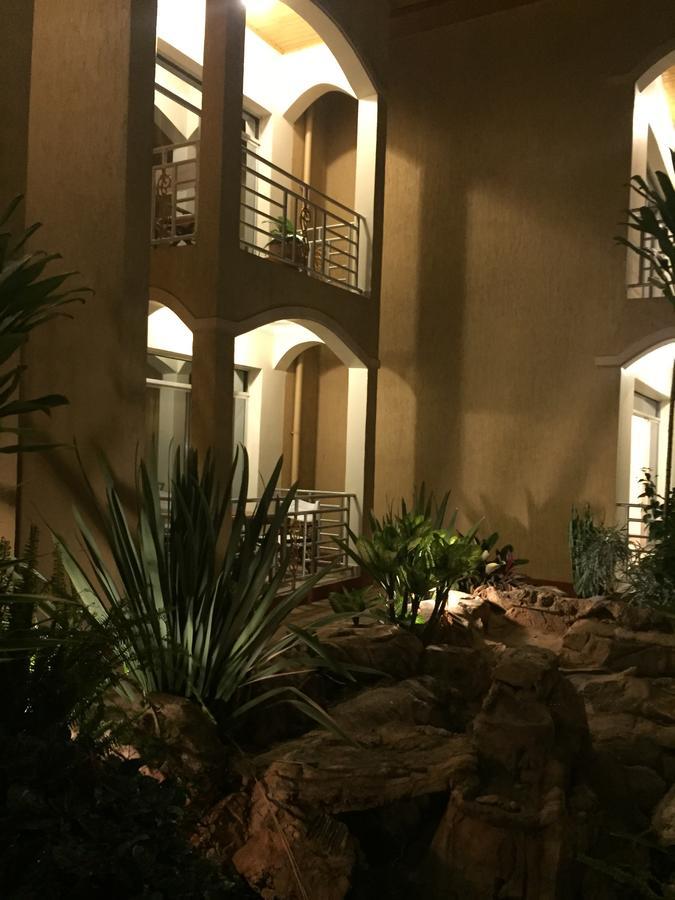 Heaven Restaurant & Boutique Hotel Kigali Buitenkant foto